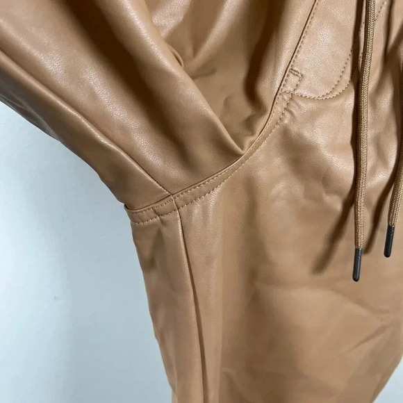 Abercrombie Faux Leather High Rise Jogger Pants Size XS Camel Brown Pockets - Picture 7 of 11